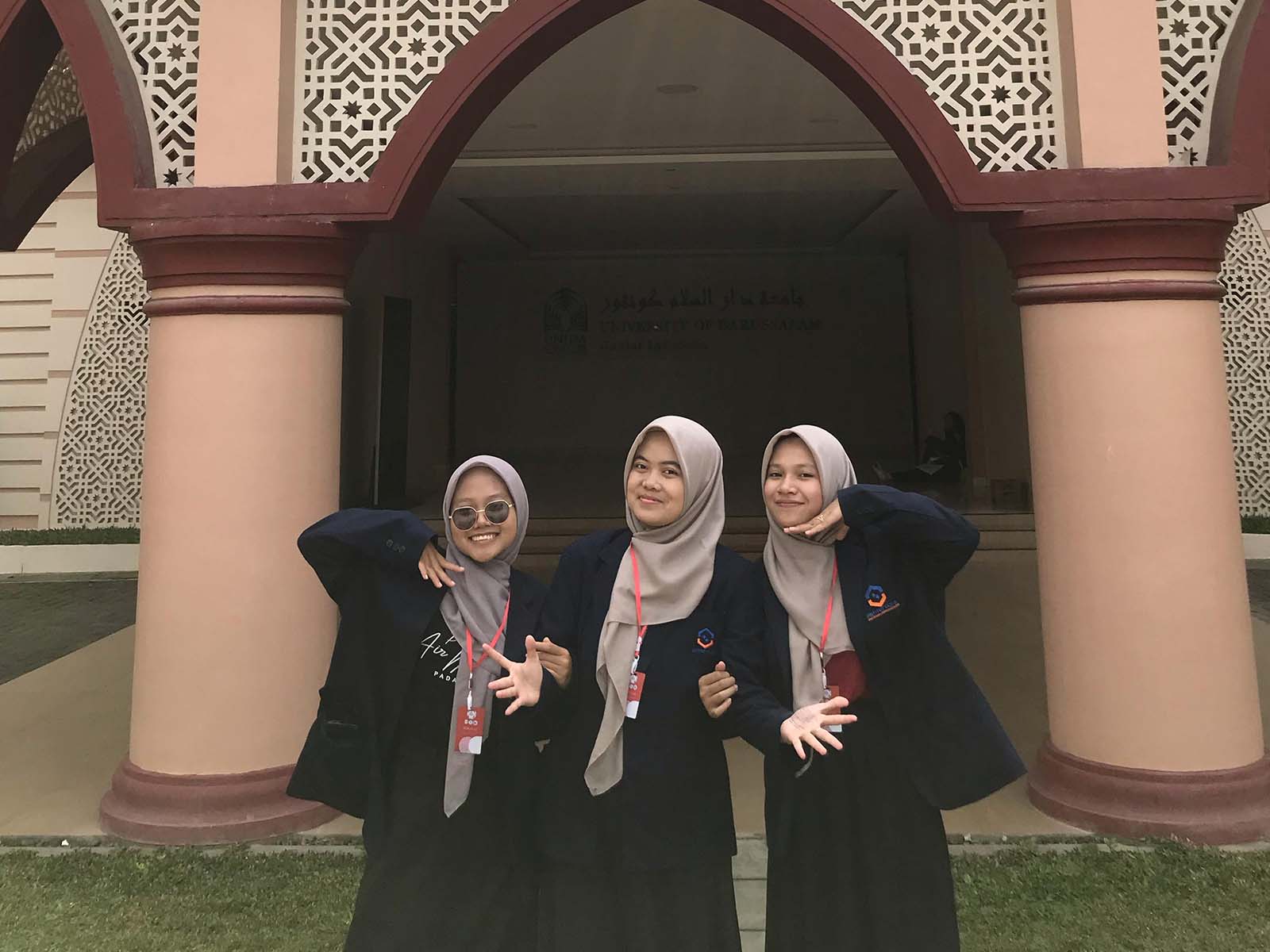 Lia Fitria Rahmawati Aulia Putri dan Faizatul Maghfirah