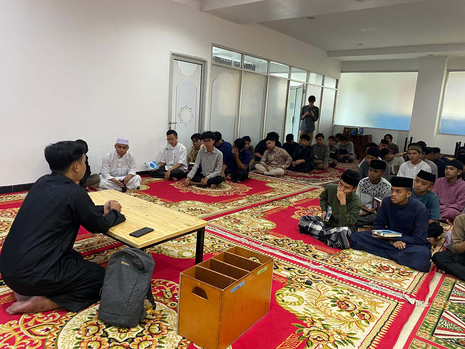 Kegiatan Tahsin Bersanad untuk Menyempurnakan Bacaan Al-Qur'an di Masjid Tazkia